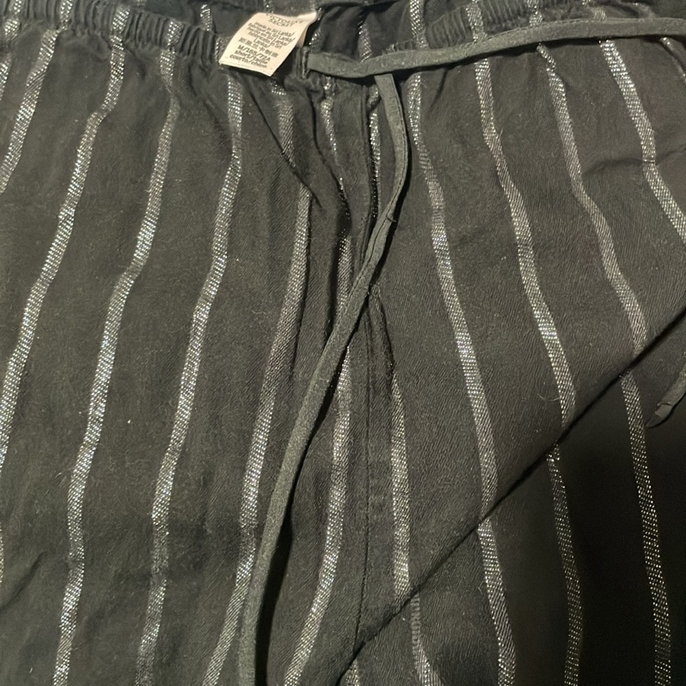 Victoria Secret Pijama Set - Picture 6 of 7